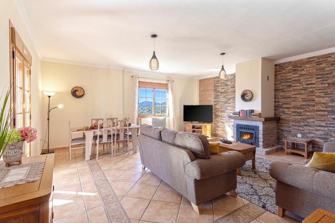 Casa Del Valle Con Piscina Privada Villa Alcaucin Luaran gambar